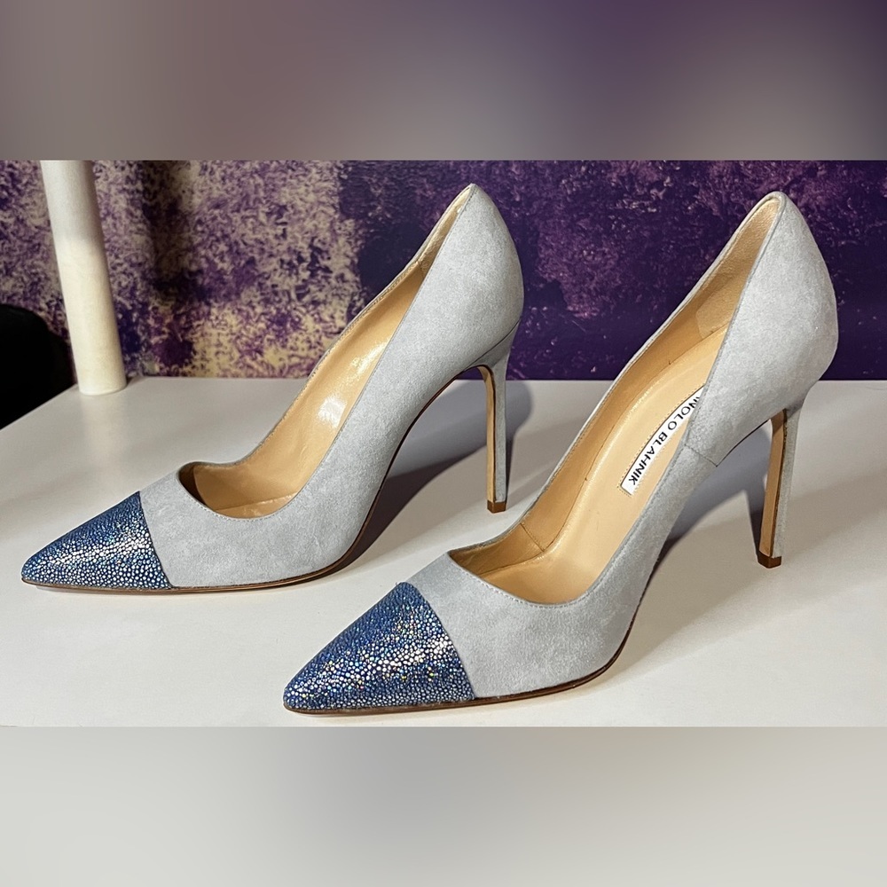 MANOLO BLAHNIK Suede Pointed Pumps Rhinestone Cap Toe Blue 37.5 6.5 7 $1300